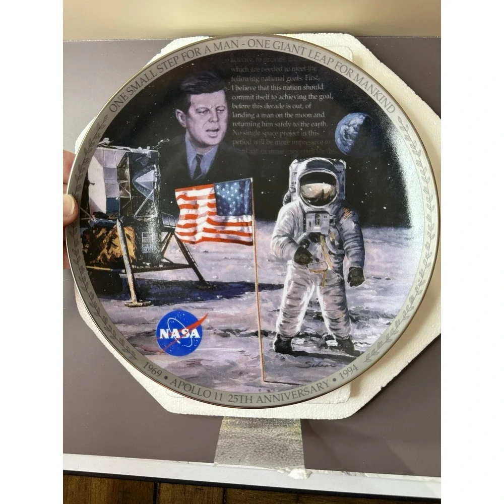 NASA The Eagle Has Landed Collector Plate 1 Americas Triumph in Space Apollo 11